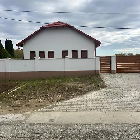 Szitakoeto Vendeghaz Apartmán